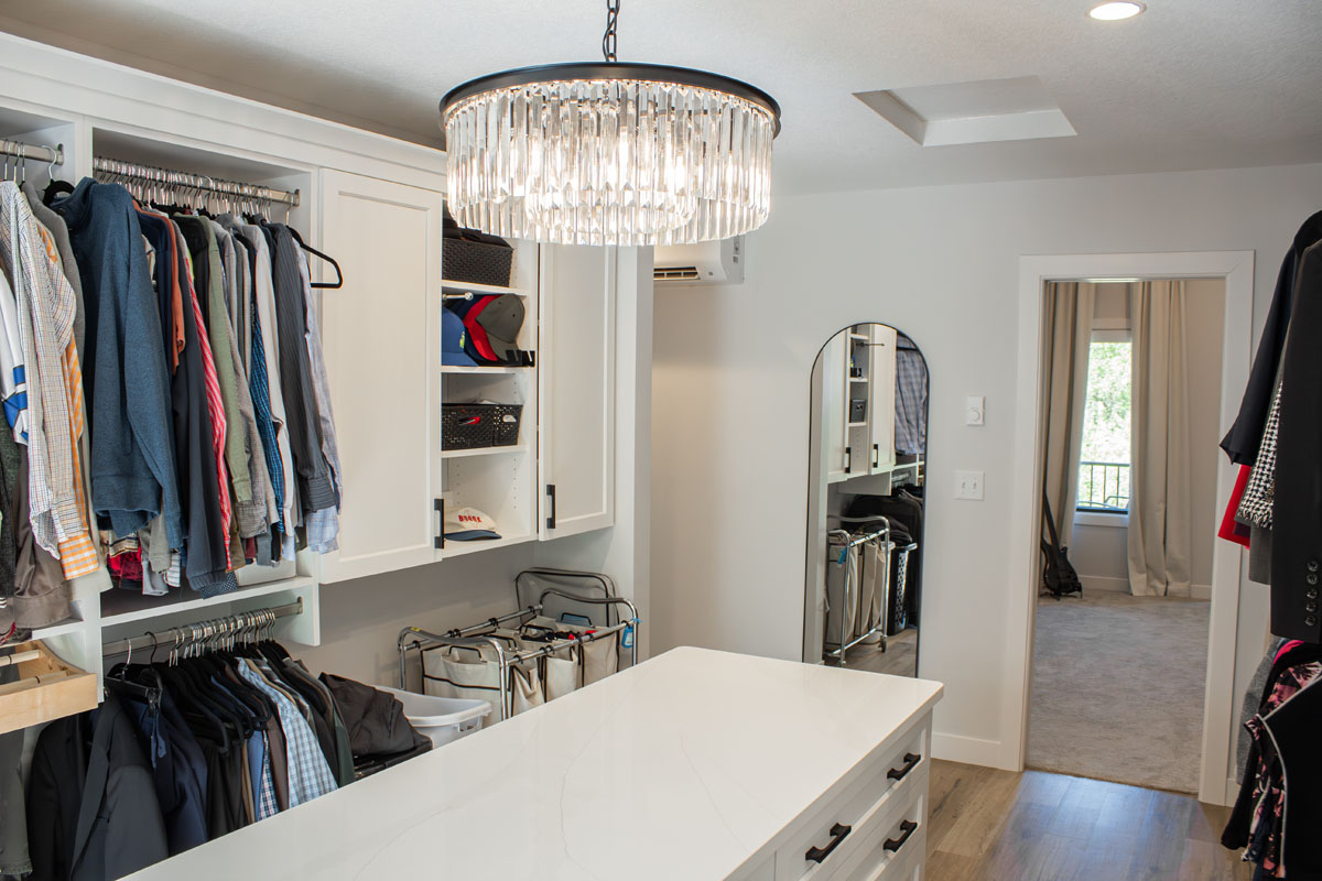 Modern Farmhouse Primary Suite — photo 10