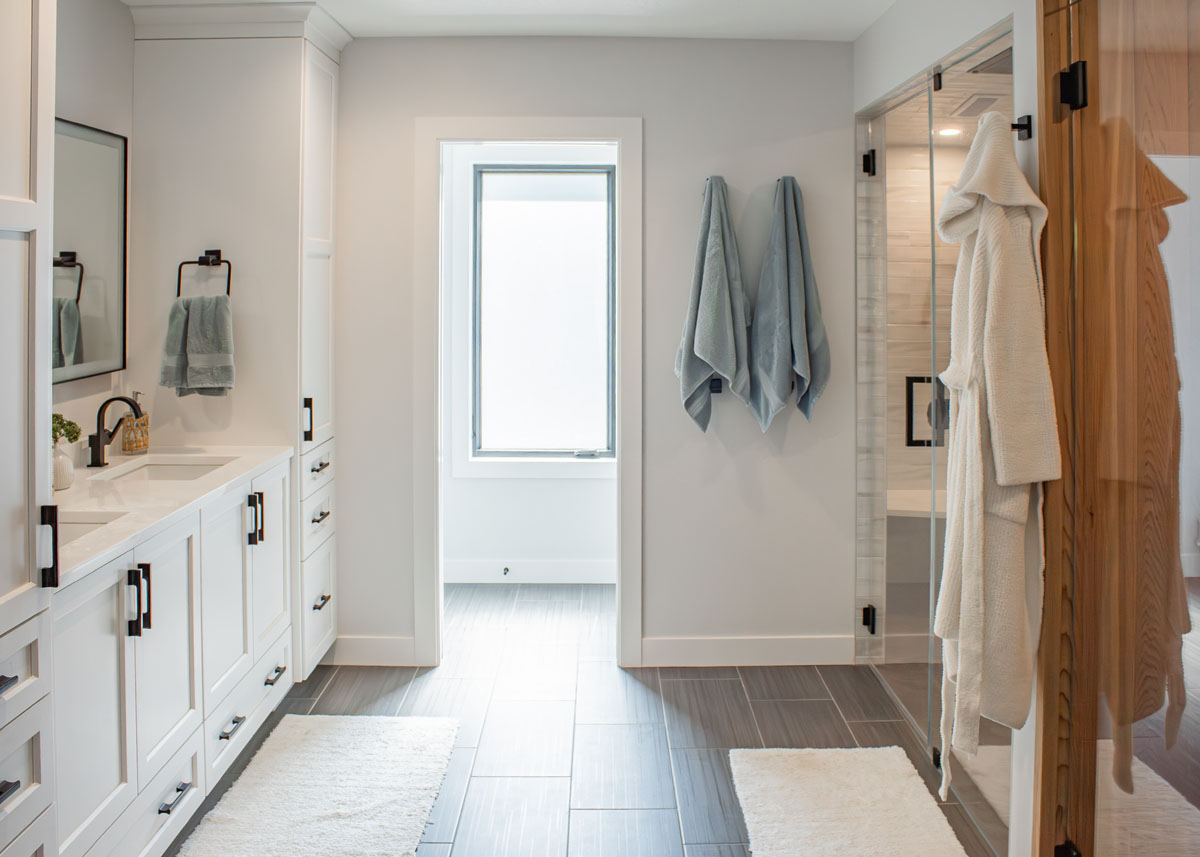 Modern Farmhouse Primary Suite — photo 14