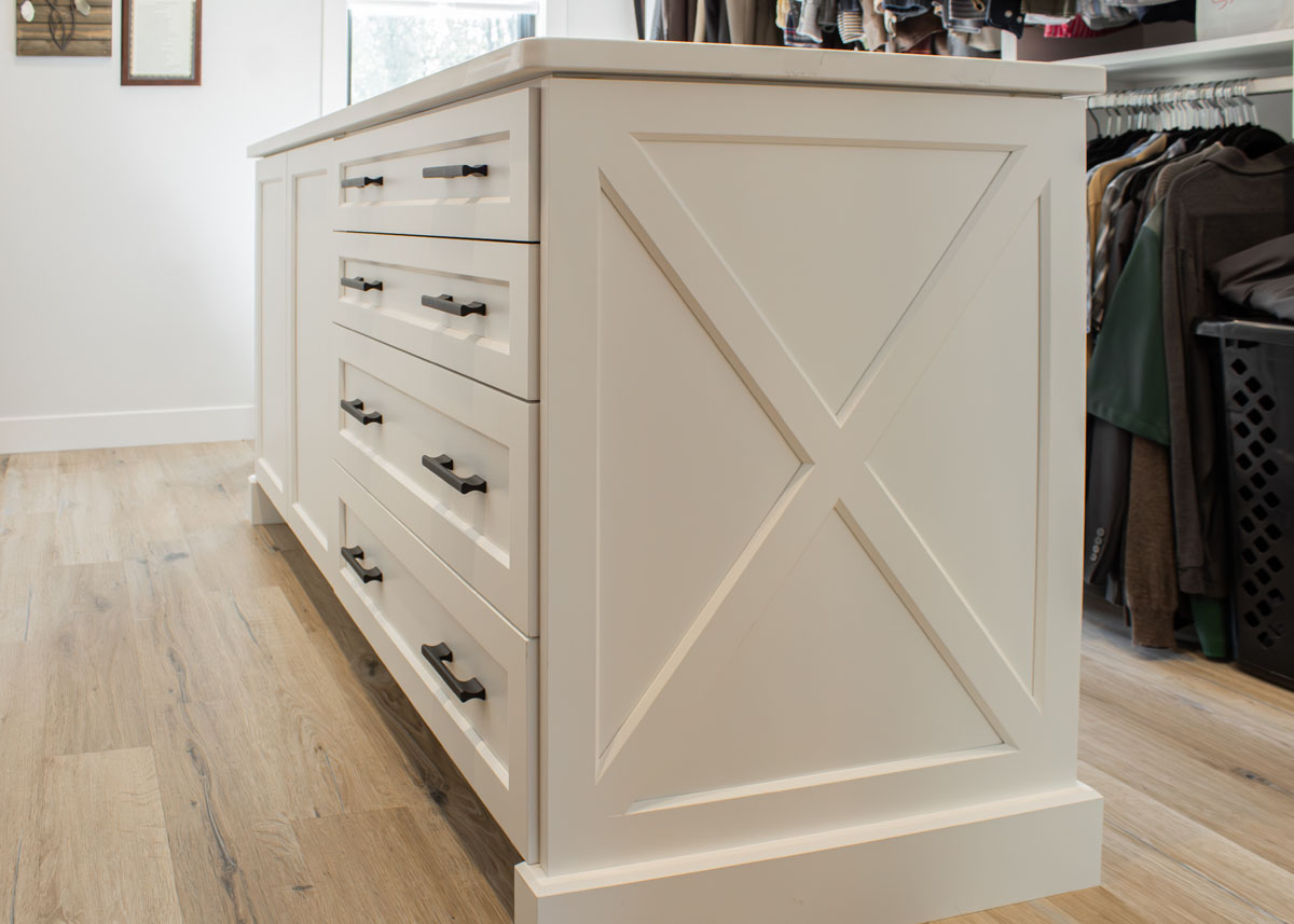 Modern Farmhouse Primary Suite — photo 8