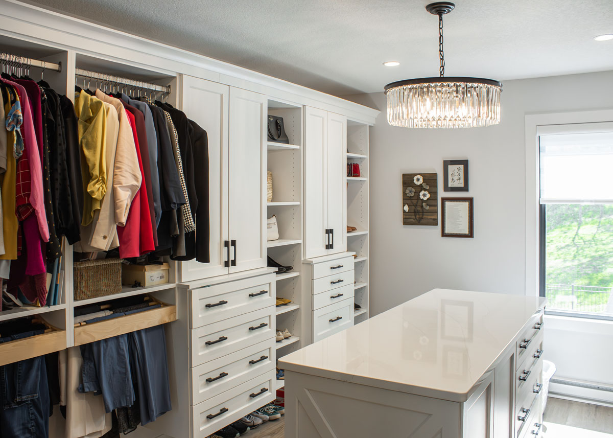 Modern Farmhouse Primary Suite — photo 7