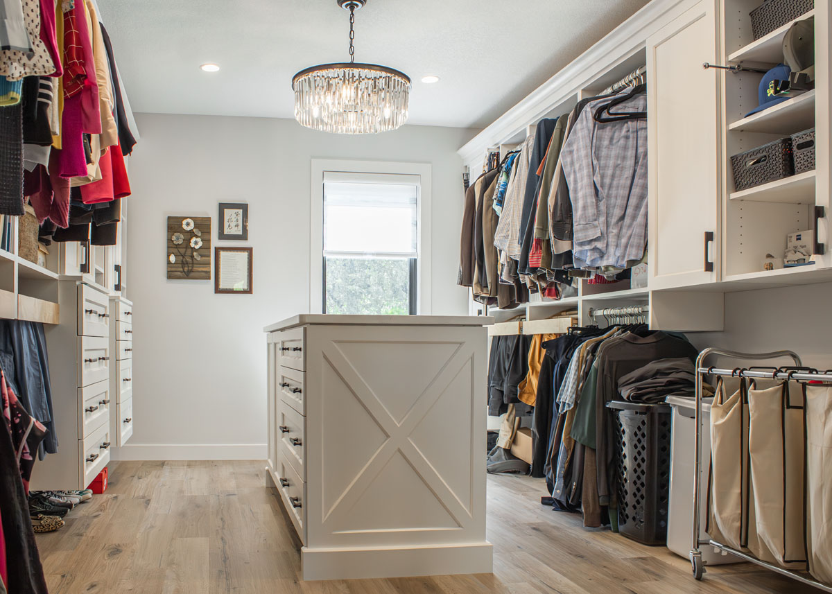 Modern Farmhouse Primary Suite — photo 6