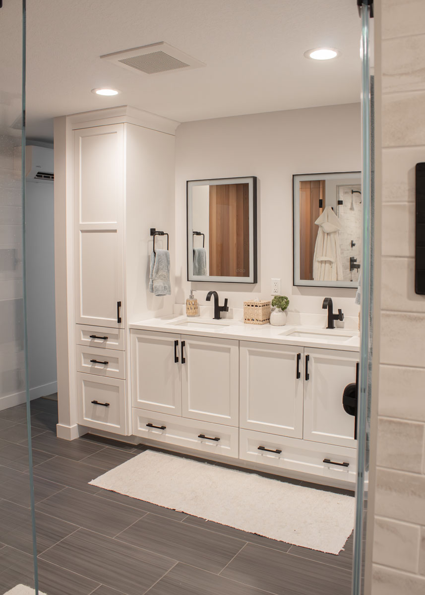 Modern Farmhouse Primary Suite — photo 15